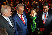 Ministerpräsident Horst Seehofer, Chrsitian Ude mit seiner Faru, SPD Parteichef und Vize-Kanzler Sigmar Gabriel (©Foto: Martin Schmitz)